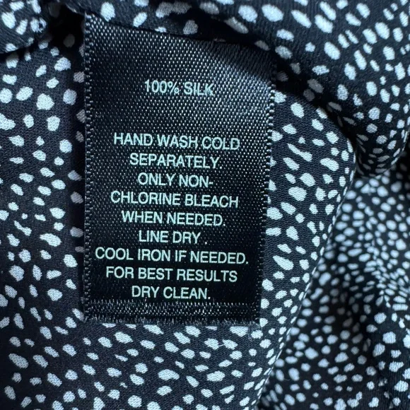 White House Black Market Black, White Cap Sleeve V-Neck Ruffle Silk Blouse Sz 10 - Picture 9 of 13